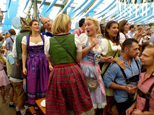 Gaudi und Stimmung auf der Wiesn