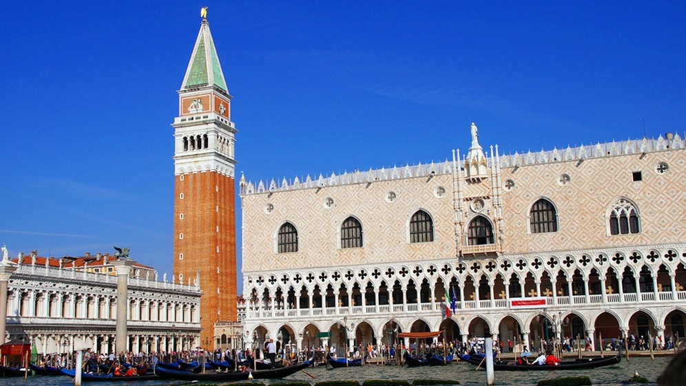 Italien-Reise - In venedig auf dem Amrkusplatz Italien Venedig Markusplatz